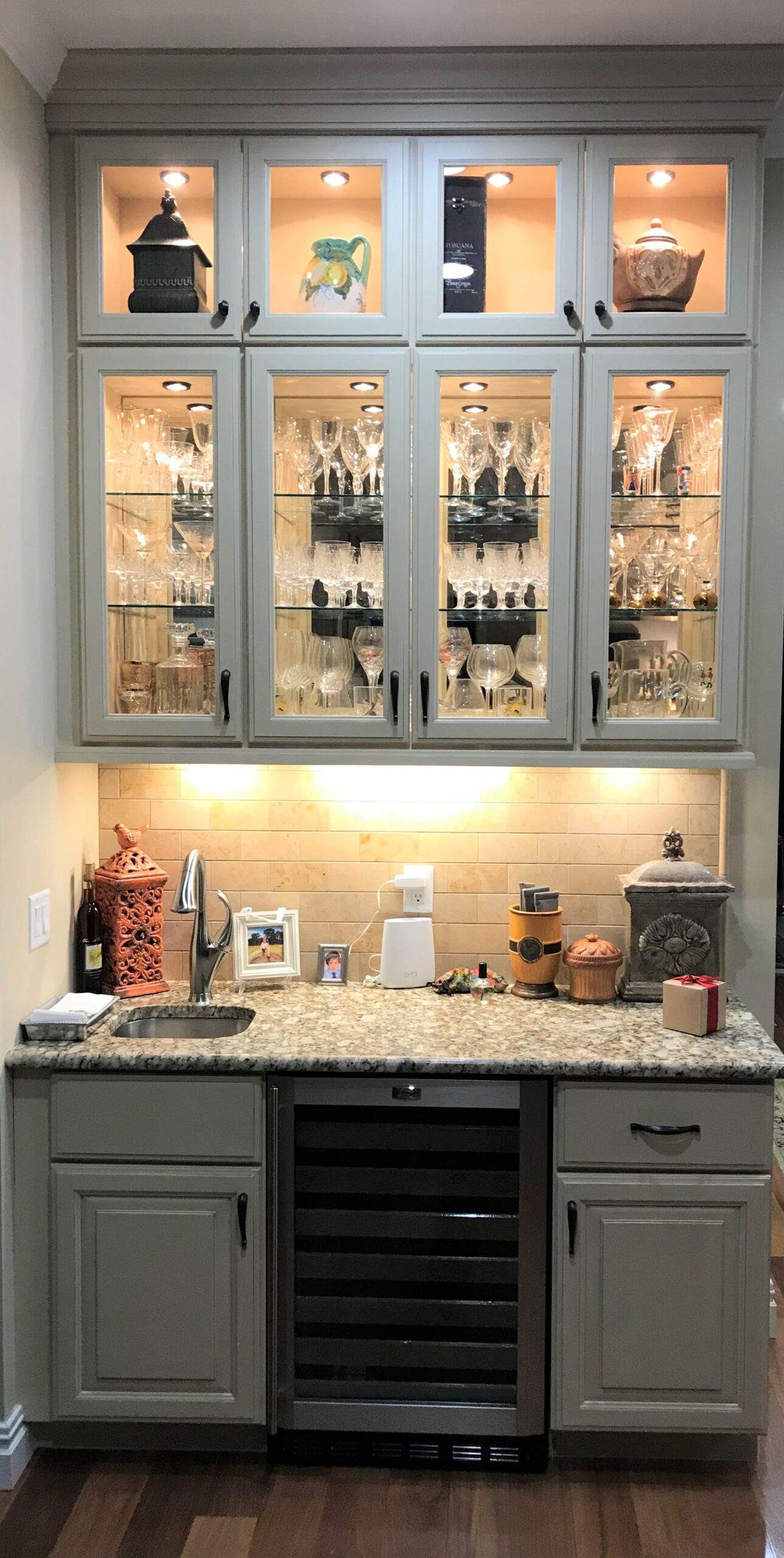 Wine glass storage with tile cabinet